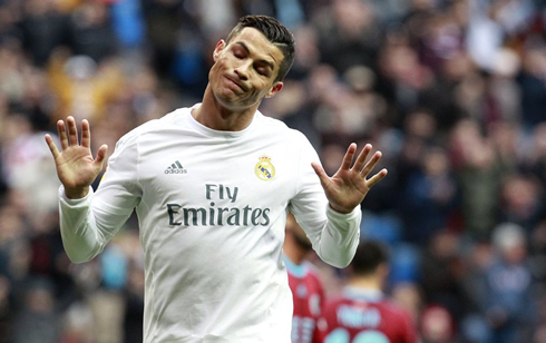 Cristiano Ronaldo sorry gesture