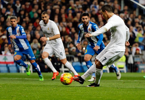 Cristiano Ronaldo scores from the spot in Real Madrid vs Espanyol