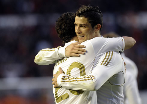 Cristiano Ronaldo and Gonzalo Higuaín friendship, with the two players hugging each other in Real Madrid 2012