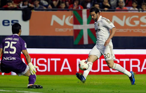 Gonzalo Higuaín great finish in Osasuna vs Real Madrid in 2012