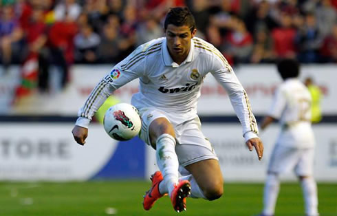 Cristiano Ronaldo technique controlling the ball in the air, with the new Nike Mercurial Vapor VIII cleats, boots and shoes, in Real Madrid 2012