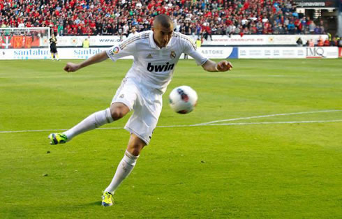Karim Benzema goal in Osasuna vs Real Madrid in La Liga 2012, similar to Marco Van Basten's goal scored in the EURO 1988