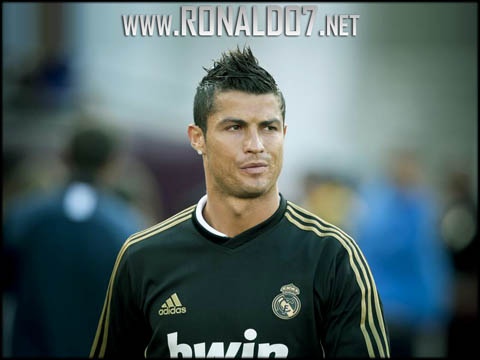 Cristiano Ronaldo with a fashion haircut and hairstyle in Real Madrid 2012. Wallpaper in HD (800x600)