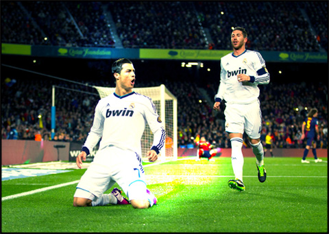 Cristiano Ronaldo spectacular sliding knee goal celebration in Real Madrid vs Barcelona. Wallpaper in HD (1024x729)