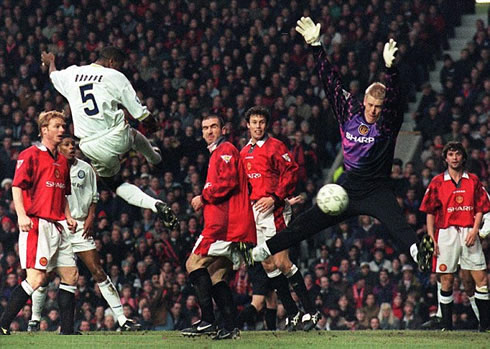 Peter Schmeichel best goalkeeper ever, doing a great save
