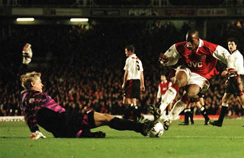 Peter Schmeichel sliding to make a great tackle in Man Utd against Arsenal