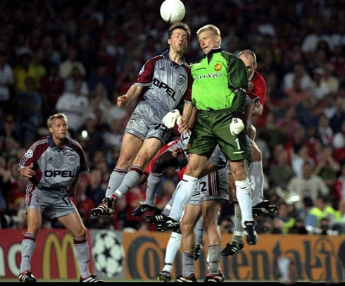Peter Schmeichel trying to score a goal in the UEFA Champions League final, between Manchester United and Bayern Munich
