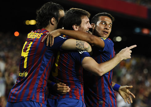 Fabregas, Lionel Messi and Thiago Alcântara, celebrating a Barcelona goal in 2011-2012
