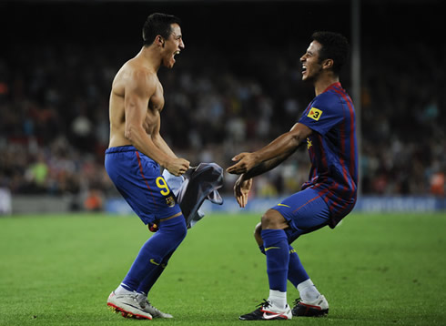 Thiago Alcântara and Alexis Sanchez shirtless, celebrating for Barcelona in Camp Nou