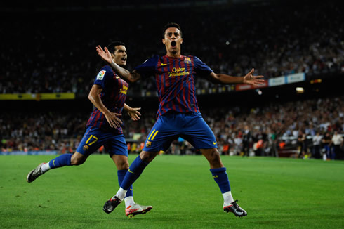 Thiago Alcântara celebrating a goal with Pedrito, in Barcelona vs Villarreal