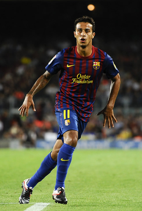 Thiago Alcântara following the ball with his eyes, in Barcelona 2011-2012