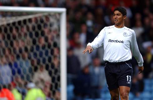 Mário Jardel looking happy and fat in Bolton, in the Barclays Premier League, in 2003-2004
