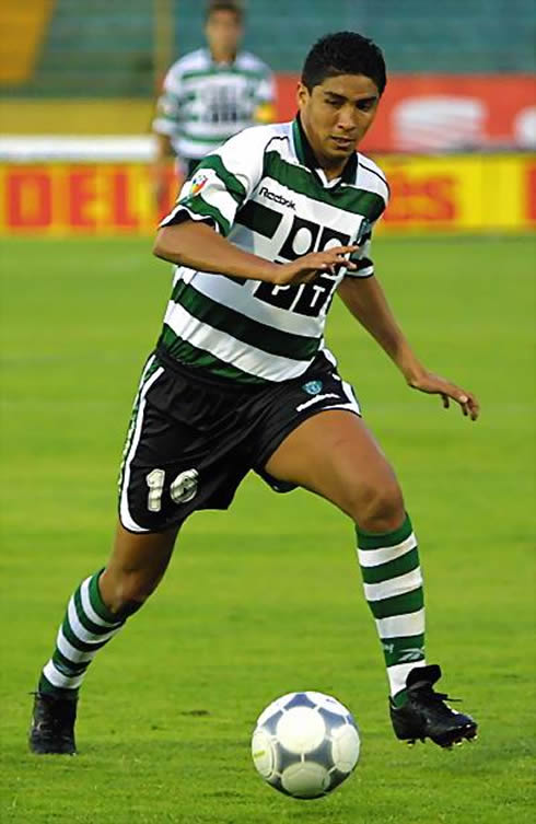 Jardel playing for Sporting Clube de Portugal, in 2001-2002-2003