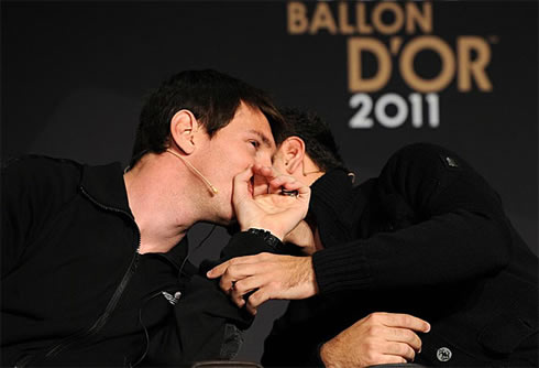 Lionel Messi telling Xavi a secret, at FIFA Balon d'Or 2011 awards event