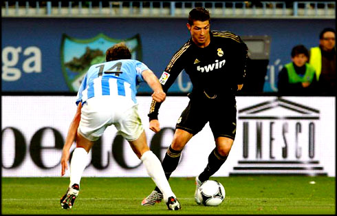 Cristiano Ronaldo dribbling a defender with new skills, in Malaga vs Real Madrid, in 2012