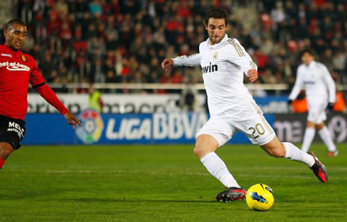 Gonzalo Higuaín left-foot goal in Mallorca vs Real Madrid in 2012