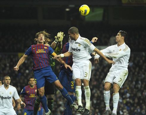 Cristiano Ronaldo jumping with Pepe, Puyol, Piqué and Valdés, in a Barcelona vs Real Madrid Clasico, in 2011-2012