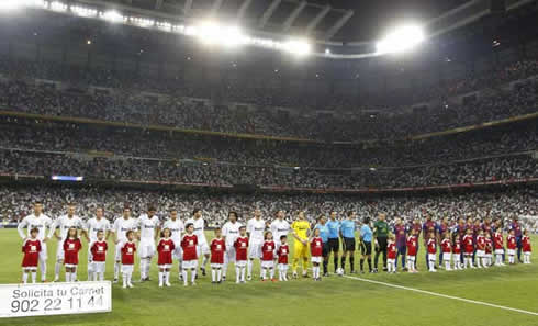 Real Madrid vs Barcelona, teams entrance at the Santiago Bernabéu, in 2011-2012