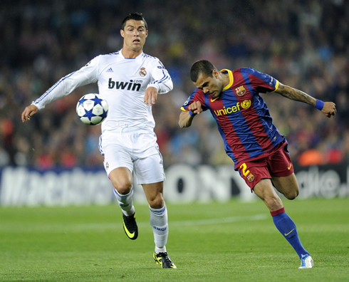 Cristiano Ronaldo running with Daniel Alves side by side, in Barcelona vs Real Madrid in 2011-2012