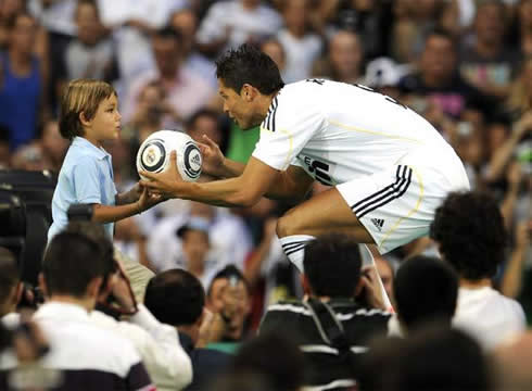 Cristiano Ronaldo left-foot strike, with Xavi looking powerless, in Real Madrid vs Barcelona 2011-2012