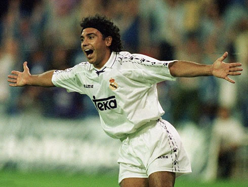 Hugo Sánchez celebrating a goal for Real Madrid