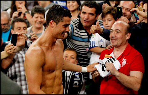 Cristiano Ronaldo nude and shirtless, giving his jersey to a Real Madrid fan, in the Santiago Bernabéu, in 2011-2012