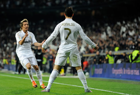 Cristiano Ronaldo and Fábio Coentrão, celebrating the opener against Barcelona, in the Copa del Rey 1st leg, in 2011/2012