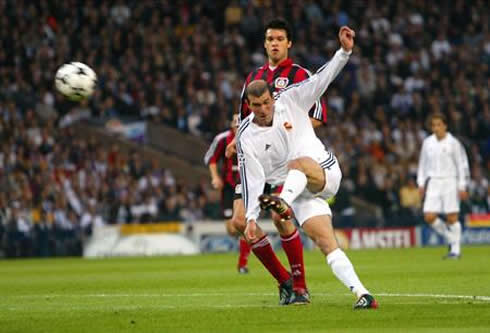 Zinedine Zidane epic goal, in Real Madrid vs Bayer Leverkusen, in the Champions League final in 2002