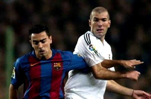 Cristiano Ronaldo left-foot strike, with Xavi looking powerless, in Real Madrid vs Barcelona 2011-2012