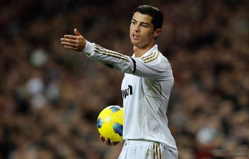 Cristiano Ronaldo holding the ball on his hand and protesting at the referee