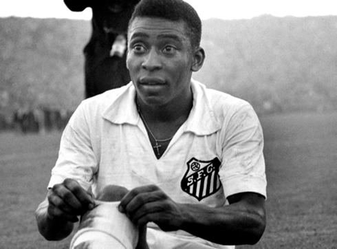 Pelé in a Santos jersey, in a black and white photo