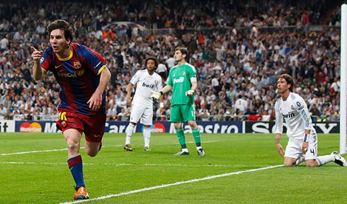 Lionel Messi celebrating a goal in Real Madrid vs Barcelona, at the Santiago Bernabéu, in 2011-2012
