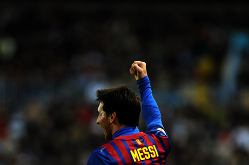 Leo Messi raising his hand to celebrate a Barcelona goal, in 2012