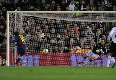 Lionel Messi penalty kick miss against Diego Alves, in Valencia vs Barcelona, in 2012