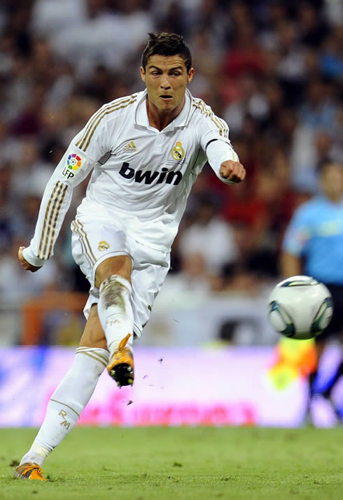 Cristiano Ronaldo shot power and technique during a Real Madrid game