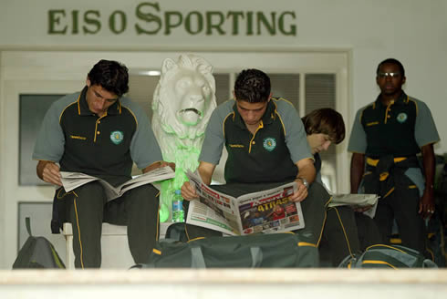 Cristiano Ronaldo reading the newspaper in his first season for Sporting CP, in 2002/2003