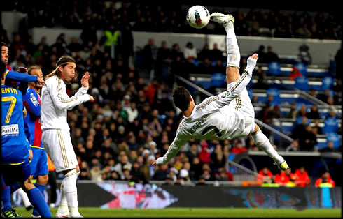 Cristiano Ronaldo incredible bycicle kick shot, at Real Madrid, in 2012