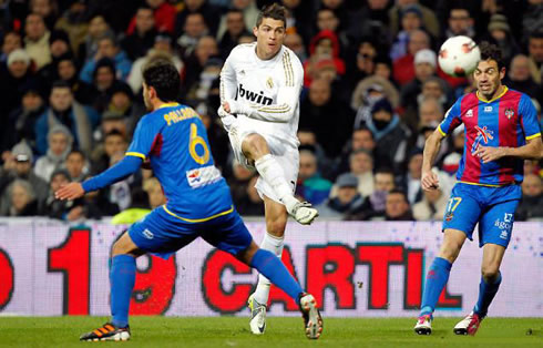 Cristiano Ronaldo powerful goal and shot, in Real Madrid vs Levante for La Liga, in 2012