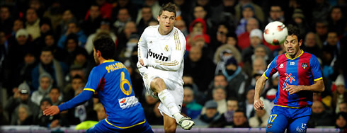 Cristiano Ronaldo scores the 4000th Real Madrid goal in La Liga, in Real Madrid vs Levante, in 2012