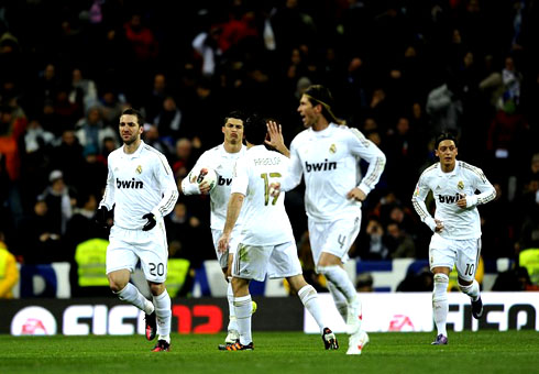 Cristiano Ronaldo, Higuaín, Arbeloa, Sergio Ramos and Mesut Ozil, after a Real Madrid goal in 2012