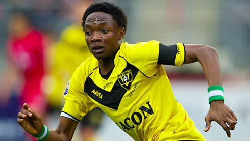 Ahmed Musa running in a yellow VVV Venlo shirt/jersey, in the Dutch Eredivisie 2011-2012