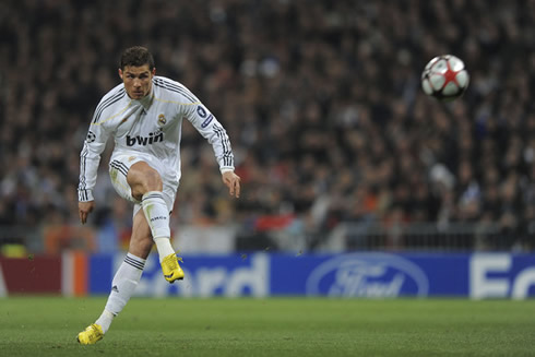Cristiano Ronaldo free-kick shooting technique, in Real Madrid 2012