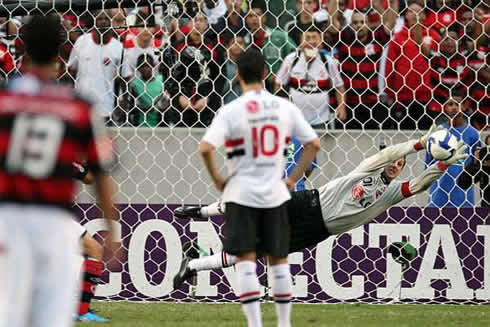 Rogério Ceni, goalkeeper stopping a penalty kick in 2012