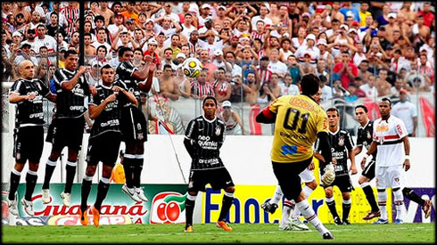 Rogério Ceni, São Paulo goalkeeper, scoring a goal from a free-kick in Brazil