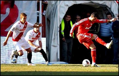 Cristiano Ronaldo back heel goal, in Rayo Vallecano 0-1 Real Madrid, for La Liga in 2012