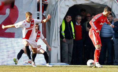 Cristiano Ronaldo back heel shot photo, in Real Madrid vs Rayo Vallecano (1-0), in 2012