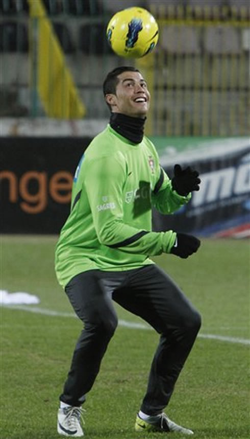 Cristiano Ronaldo on a green shirt, juggling in a training session for Portugal, in 2012