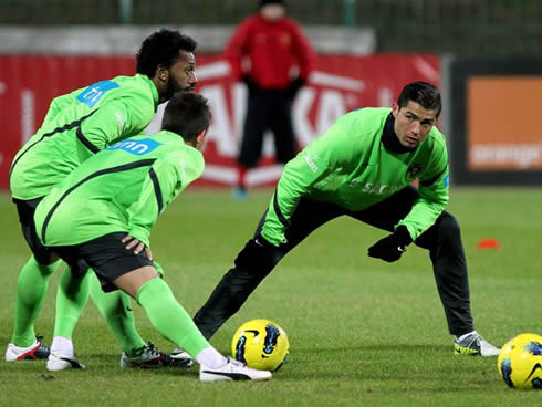 Cristiano Ronaldo training with Manuel Fernandes and João Pereira, in Portugal 2012