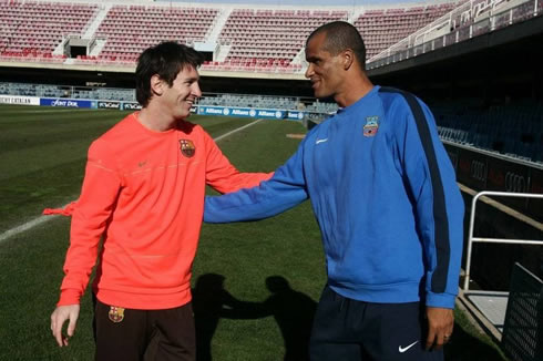 Rivaldo and Lionel Messi, taking a photo together in Barcelona