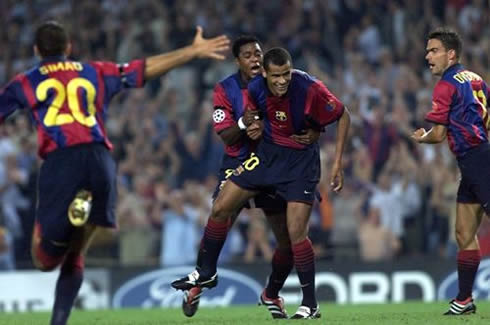 Rivaldo celebrating goal for Barcelona, with Simão Sabrosa, Patrick Kluivert and Marc Overmars